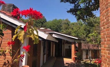 Casa en gran terreno en venta en Villa Guerrero, Estado de México