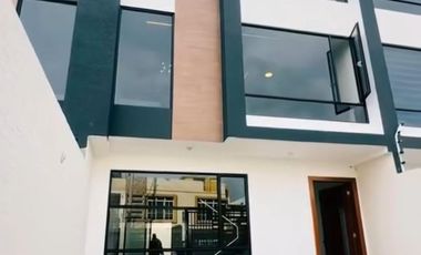 Casa Tesla - Ecu 911