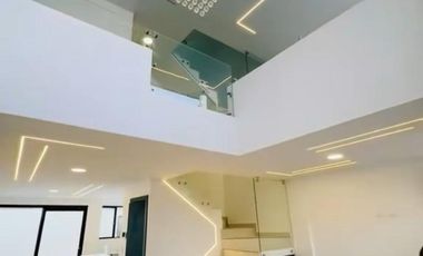 Casa Tesla - Ecu 911