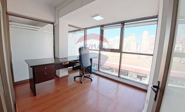 Amplia Oficina de 110m2 en Santiago