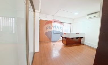 Amplia Oficina de 110m2 en Santiago