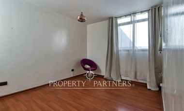 Casa de Esquina en Condominio: Ubicación Privilegiada a pasos de Av. Argentina