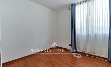 Casa de Esquina en Condominio: Ubicación Privilegiada a pasos de Av. Argentina