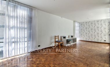 Casa de Esquina en Condominio: Ubicación Privilegiada a pasos de Av. Argentina