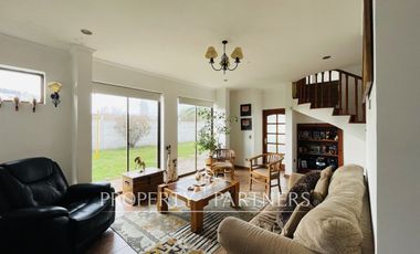 Santa Cruz, Amplia Casa en Barreales