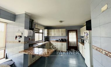 Santa Cruz, Amplia Casa en Barreales