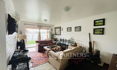 Santa Cruz, Casa en Barrio Residencial