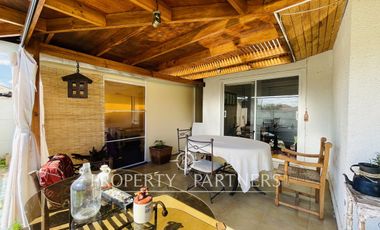 Santa Cruz, Casa en Barrio Residencial