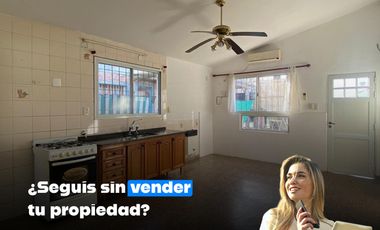 Casa dos dormitorio, con jardín y pileta. Barrio Santa Rita.