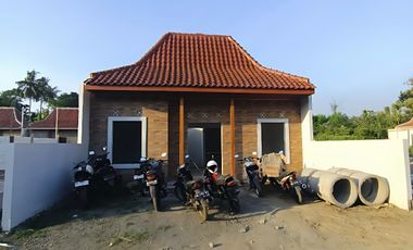 dijual rumah di sleman dalam perum di turi etnik klasik bata expose