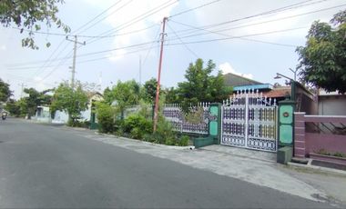 Rumah Bagus SHM Luas 552m² Terawat Tengah Kota Solo Hook Akses 2 Jl