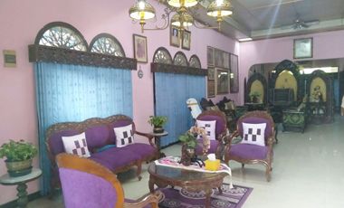 Rumah Bagus SHM Luas 552m² Terawat Tengah Kota Solo Hook Akses 2 Jl