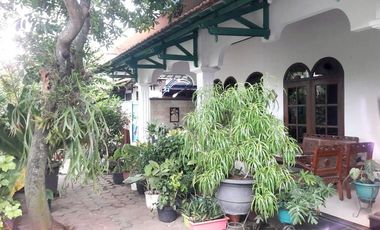 Rumah Bagus SHM Luas 552m² Terawat Tengah Kota Solo Hook Akses 2 Jl