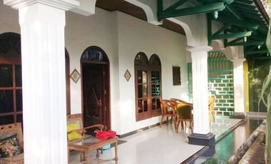 Rumah Bagus SHM Luas 552m² Terawat Tengah Kota Solo Hook Akses 2 Jl