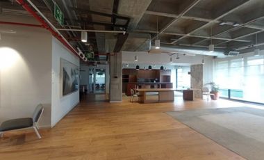 SE ARRIENDA OFICINA POBLADO