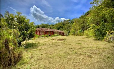 Venta Finca para Parcelar Uso Comercial Ubicacion Premium El Retiro