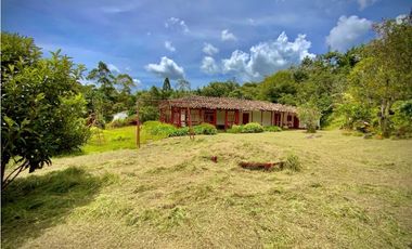 Venta Finca para Parcelar Uso Comercial Ubicacion Premium El Retiro