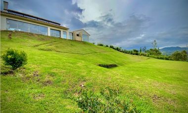 VENTA CASA CAMPESTRE IMPONENTE VISTA EL RETIRO