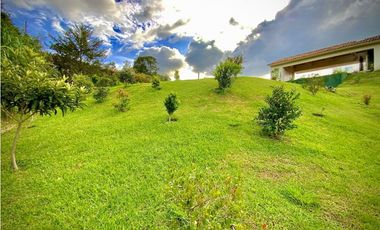 VENTA CASA CAMPESTRE IMPONENTE VISTA EL RETIRO