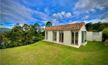 VENTA CASA CAMPESTRE IMPONENTE VISTA EL RETIRO