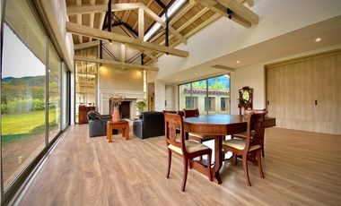 VENTA CASA CAMPESTRE IMPONENTE VISTA EL RETIRO