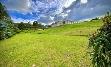 VENTA CASA CAMPESTRE IMPONENTE VISTA EL RETIRO