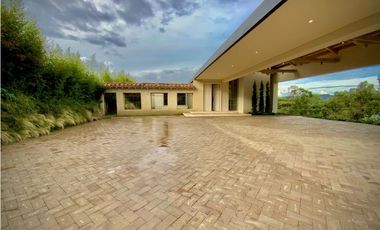 VENTA CASA CAMPESTRE IMPONENTE VISTA EL RETIRO