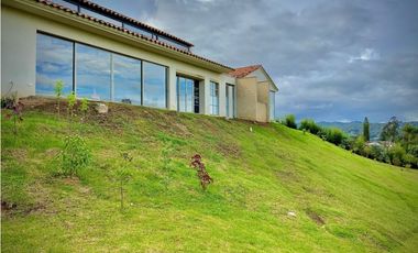 VENTA CASA CAMPESTRE IMPONENTE VISTA EL RETIRO