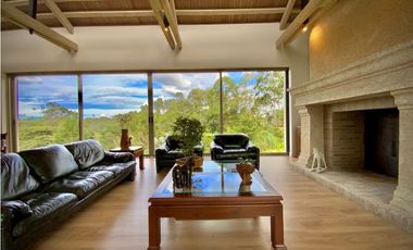 VENTA CASA CAMPESTRE IMPONENTE VISTA EL RETIRO