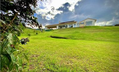 VENTA CASA CAMPESTRE IMPONENTE VISTA EL RETIRO