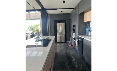 Se arrienda  hermosa Casa en Loma del Escobero