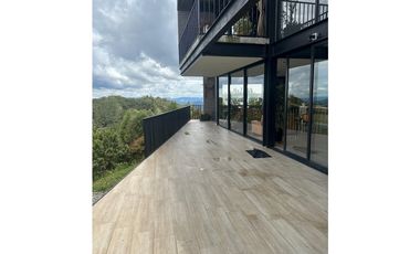 Se arrienda  hermosa Casa en Loma del Escobero