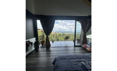 Se arrienda  hermosa Casa en Loma del Escobero