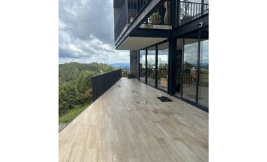 Se arrienda  hermosa Casa en Loma del Escobero