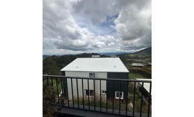 Se arrienda  hermosa Casa en Loma del Escobero