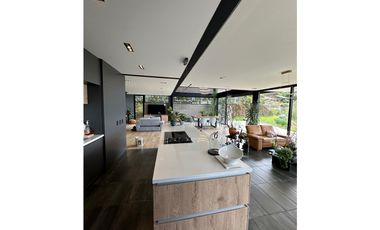 Se arrienda  hermosa Casa en Loma del Escobero
