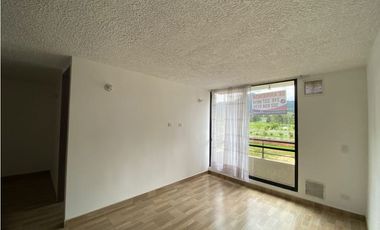 ARRIENDO APARTAMENTO EN ZIPAQUIRA CON PARQUEADERO CUBIERTO.