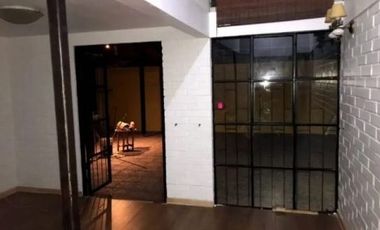 Excelente Propiedad, AISLADA, Bien Mantenida, Buen Sector FP