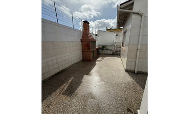 Chalet 4 ambientes con garage + departamento