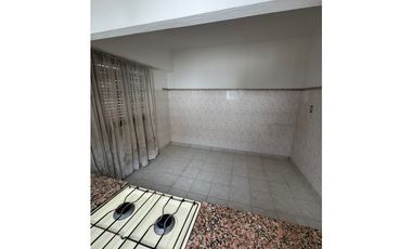 Chalet 4 ambientes con garage + departamento