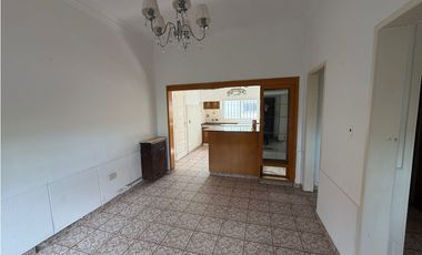 Chalet 4 ambientes con garage + departamento