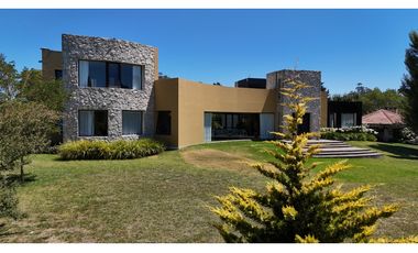 LOS ACANTILADOS - MAGNIFICA RESIDENCIA SOBRE 23.900 M2 DE TIERRA