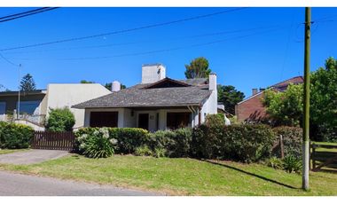 ---APTO CREDITO---EXCELENTE CHALET SOBRE DOS TERRENOS EN ACANTILADOS