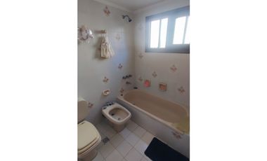 ---APTO CREDITO---EXCELENTE CHALET SOBRE DOS TERRENOS EN ACANTILADOS