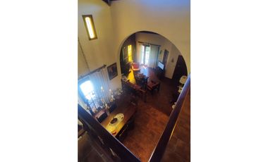 ---APTO CREDITO---EXCELENTE CHALET SOBRE DOS TERRENOS EN ACANTILADOS