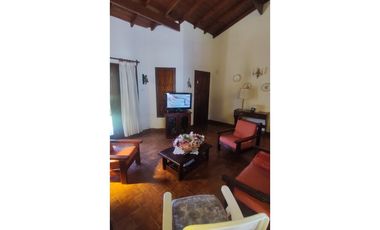 ---APTO CREDITO---EXCELENTE CHALET SOBRE DOS TERRENOS EN ACANTILADOS