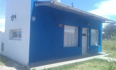 ---APTO CREDITO--- CASA 2 DORMITORIOS CON AMPLIO PARQUE