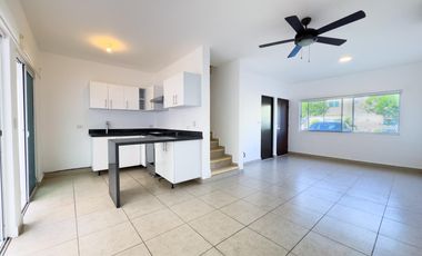 CASA EN VENTA EN PLAYA DEL CARMEN 3 HABITACIONES, ACCESO CONTROLADO