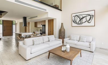 Casa en venta de 2 habitaciones en Tulum a pocos metros de la playa | Alberca y Spa