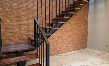 RUMAH MEWAH LUXBARU GRESS PLUS KOLAM RENANG DI PERUM SUMBER SOLO KOTA